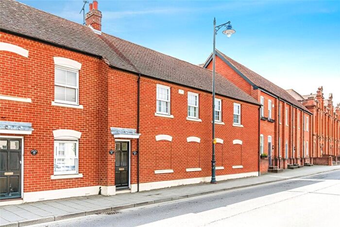 2 Bedroom Flat For Sale In Station Road West, Canterbury, Kent, CT2