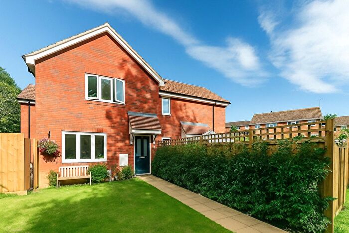 2 Bedroom Property For Sale In Speedwell Close, Guildford, Surrey, GU4