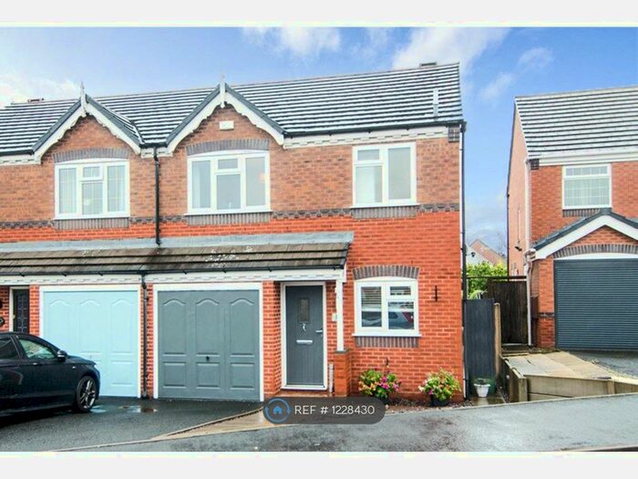 3 Bedroom Semi-Detached House To Rent In Hodson Way, Cannock WS11
