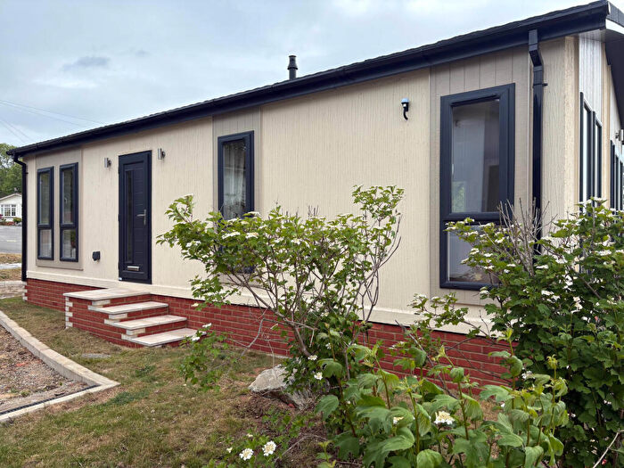 2 Bedroom Park Home For Sale In Ipswich, Suffolk, IP6