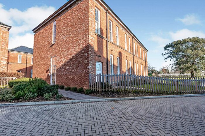 2 Bedroom Flat To Rent In Longley Road, Chichester, PO19