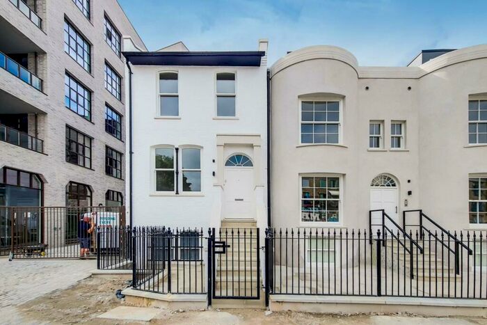 1 Bedroom Flat To Rent In Corbridge Crescent, London Fields, London, E2