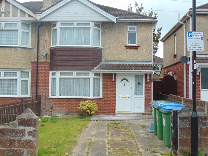 4 Bedroom Semi Detached House To Rent In Pansy Road, SO16