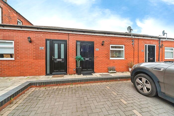2 Bedroom Bungalow For Sale In Welholme Avenue, Grimsby, DN32