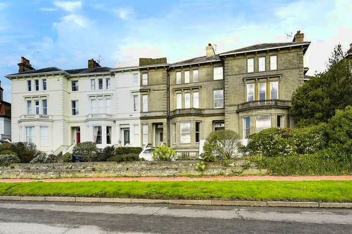 3 Bedroom Flat To Rent In Mount Ephraim, Tunbridge Wells, TN4