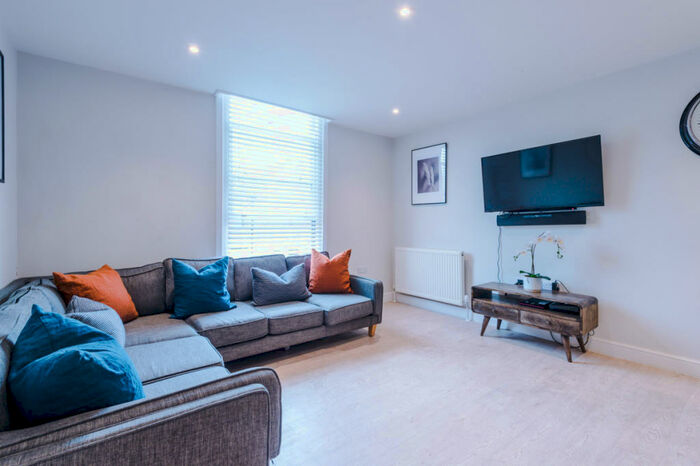 6 Bedroom Flat To Rent In Flat, Hawarden Avenue, Liverpool, L17