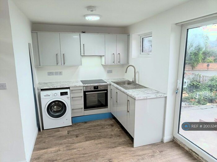 2 Bedroom Maisonette To Rent In Knighton Road, Leicester, LE2