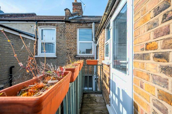 2 Bedroom Flat To Rent In Walton Road, Plaistow, London, E13
