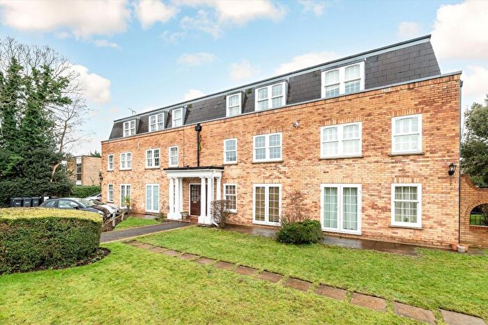 1 Bedroom Flat To Rent In St. James's Road, St James's Road, TW12