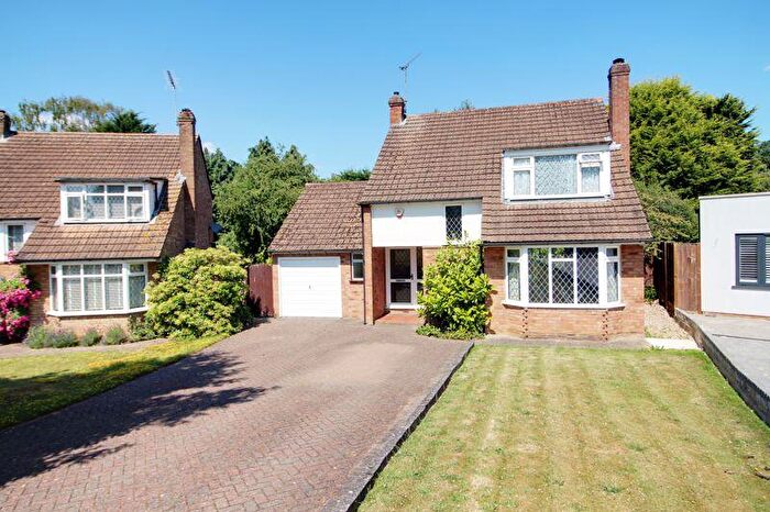 3 Bedroom Detached House For Sale In Brookside Crescent, Cuffley, EN6