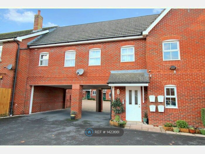 1 Bedroom Flat To Rent In Crowhurst Crescent, Storrington, Pulborough, RH20