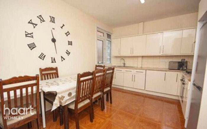2 Bedroom Apartment To Rent In Shirehall Lane, London, NW4