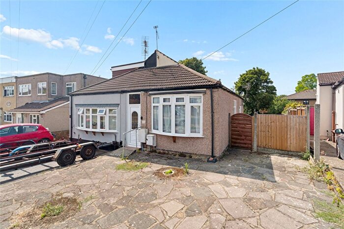 2 Bedroom Bungalow For Sale In Sandown Avenue, Hornchurch, RM12