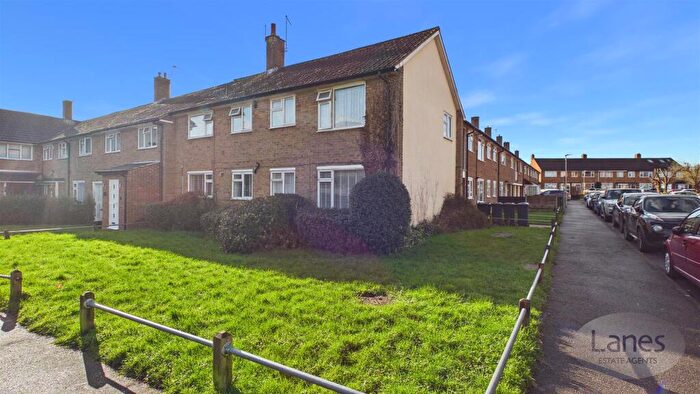 2 Bedroom Flat To Rent In Cunningham Road, Cheshunt, EN8