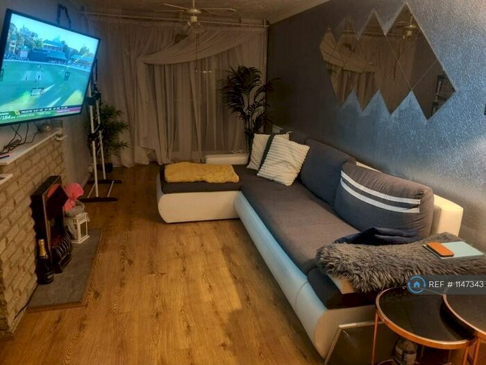 3 Bedroom Terraced House To Rent In Vermont Road, Slough, SL2