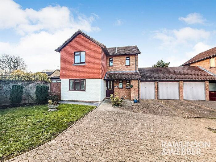 4 Bedroom Detached House For Sale In New Road, West Molesey, KT8