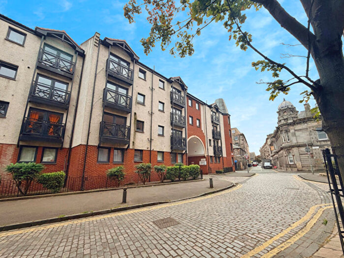 2 Bedroom Apartment To Rent In New Bells Court, Edinburgh, EH6