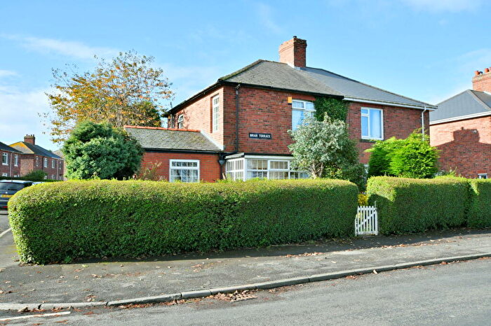 3 Bedroom Semi-Detached House For Sale In Briar Terrace, Burnopfield, NE16