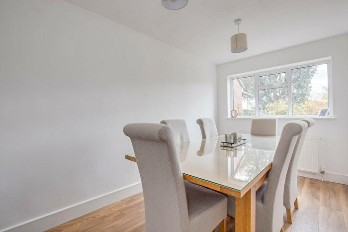 4 Bedroom Detached House For Sale In Redshots Close, Marlow, Buckinghamshire, SL7
