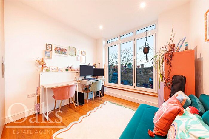 2 Bedroom Apartment To Rent In High Street, Penge, SE20