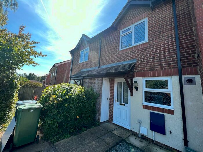 2 Bedroom House To Rent In Beach Piece Way, Basingstoke, RG22