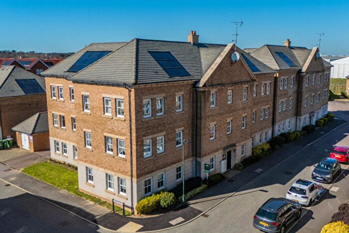 2 Bedroom Flat For Sale In Opal Court, Rainbow Road, Erith, Kent, DA8