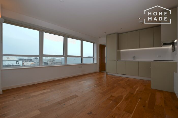 2 Bedroom Flat To Rent In Dolphin House, Sunbury-On-Thames, TW16