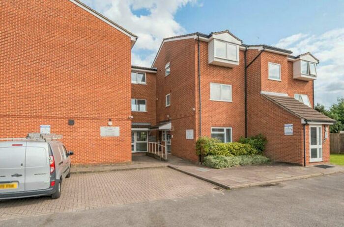 2 Bedroom Flat To Rent In Aylsham Drive, Ickenham, UB10