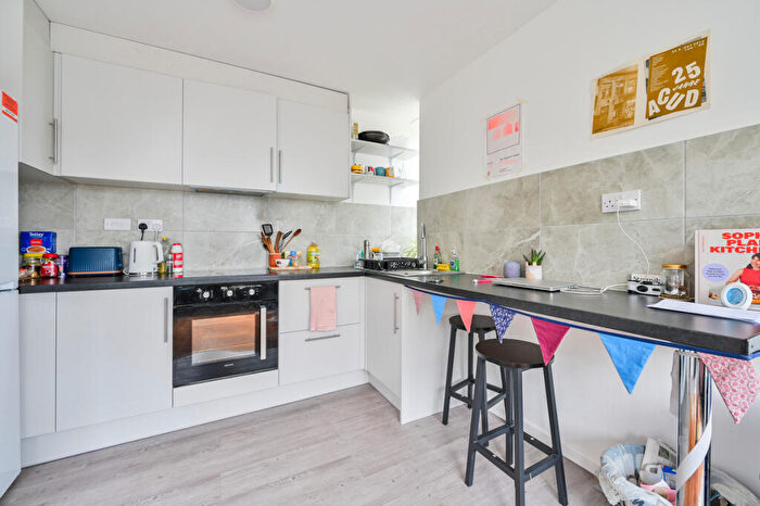 5 Bedroom Flat To Rent In Yarnfield Square, London, SE15