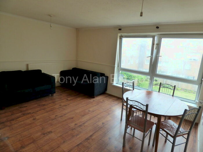 3 Bedroom Maisonette To Rent In Wager Street, London, E3