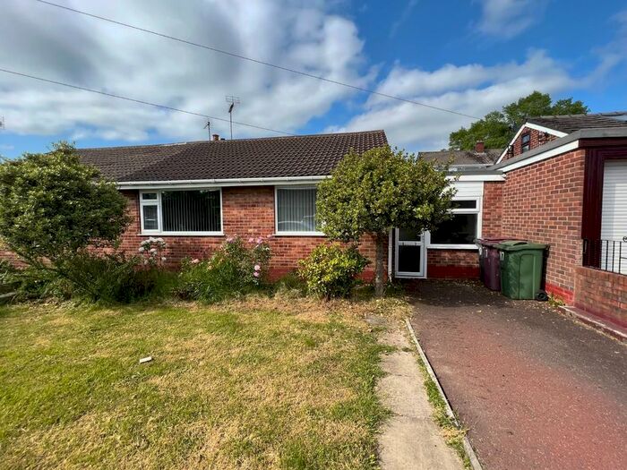 2 Bedroom Semi-Detached Bungalow To Rent In Cromford Close, North Wingfield, Chesterfield, S42