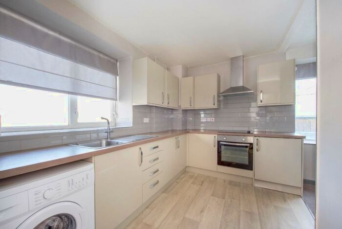 Studio To Rent In Queens Road, Weybridge, KT13