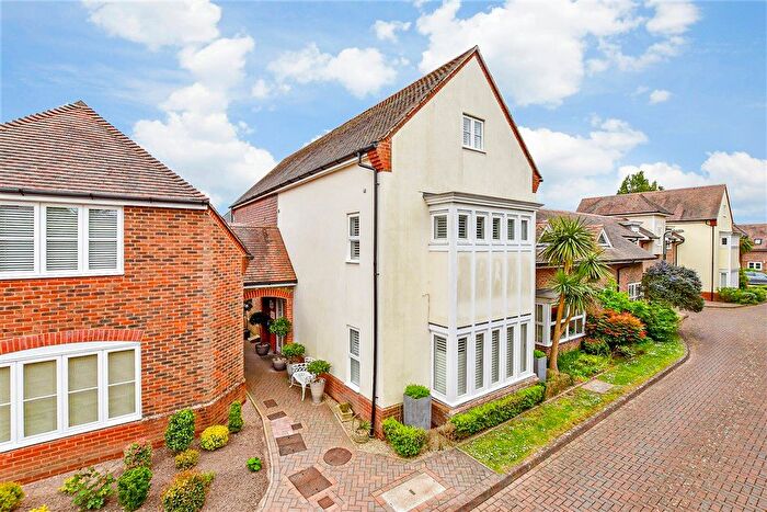 5 Bedroom End Terrace House For Sale In Pears Grove, Southbourne, Emsworth, Hampshire, PO10