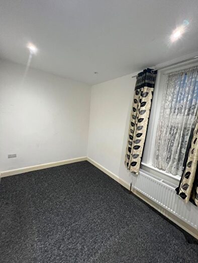 1 Bedroom Flat To Rent In Seven King, IG3