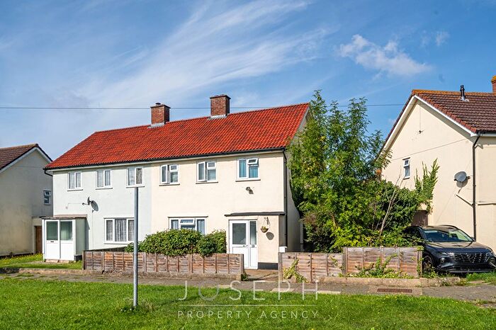 3 Bedroom Semi-Detached House For Sale In Parnell Road, Ipswich, IP1