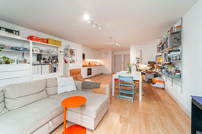 2 Bedroom Flat For Sale In Primezone Mews, Crouch End, London, N8