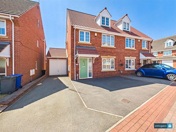 4 Bedroom Semi Detached House For Sale In Harewood Close, Doncaster, South Yorkshire, DN4