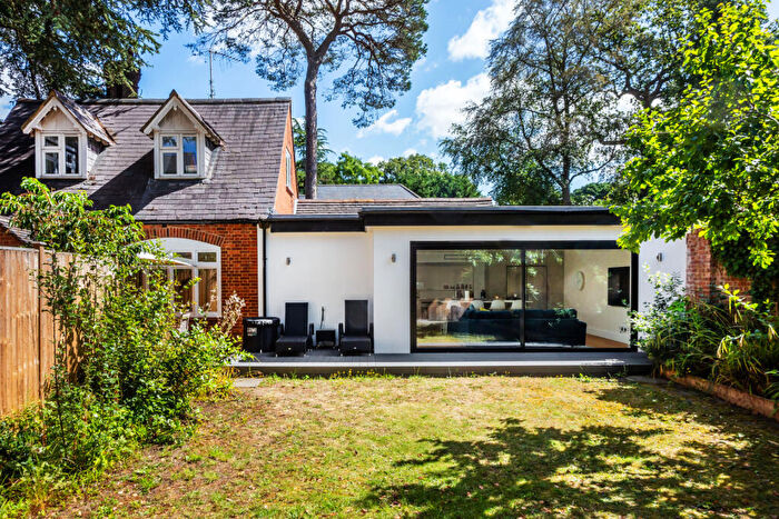 3 Bedroom Detached House For Sale In Portsmouth Road, Cobham, Surrey, KT11