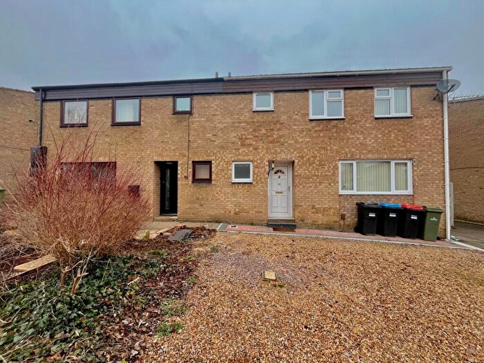 4 Bedroom House To Rent In Lamva Court, Milton Keynes, MK11