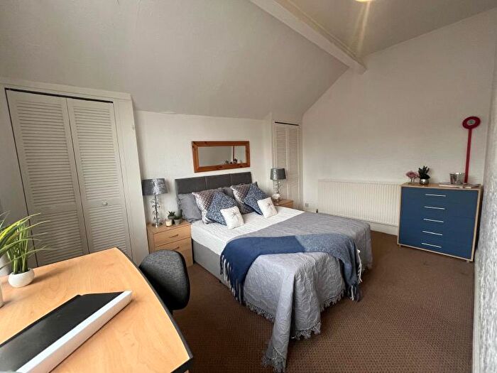 1 Bedroom Flat To Rent In Flat - Regent Park Avenue, LS6