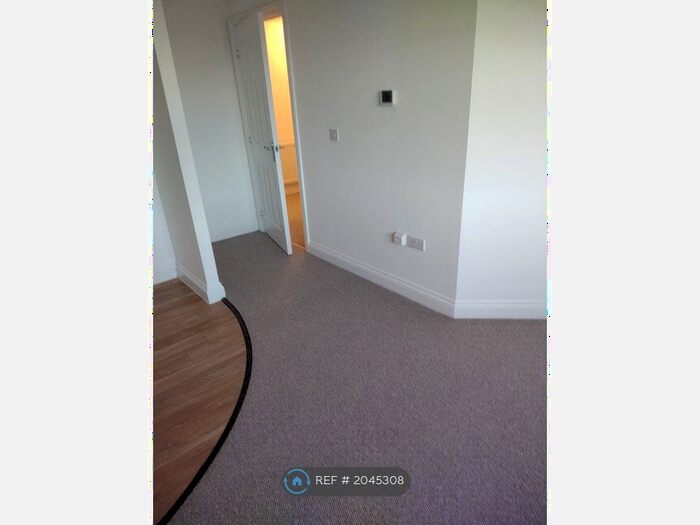 2 Bedroom Flat To Rent In Swale Grove, Bingham, NG13