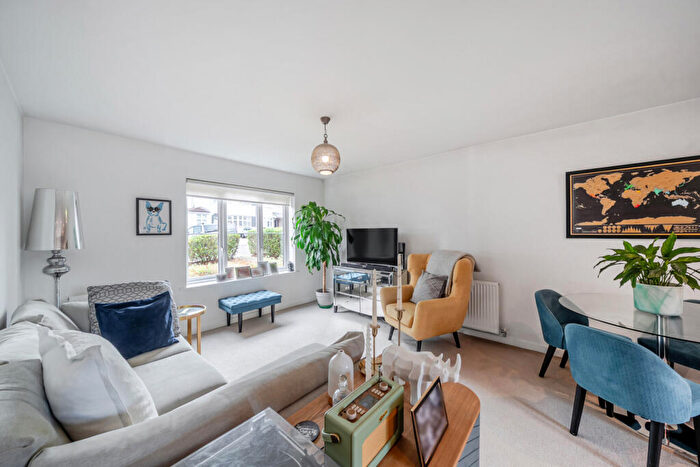 2 Bedroom Apartment For Sale In Oaktree Gardens, London, SE9