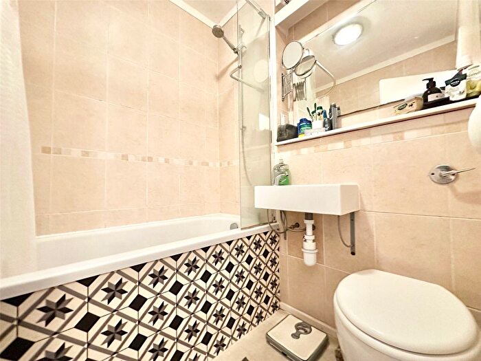 Studio To Rent In Gresham Way, London, SW19