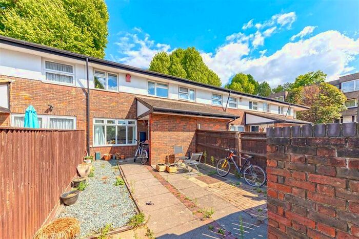 3 Bedroom Property To Rent In Frankland Close, London, SE16