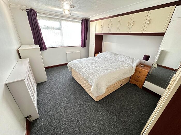 Studio To Rent In Plumpton Close, Luton, Bedfordshire, LU2