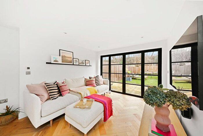 2 Bedroom Flat To Rent In Earlsfield Road, Earlsfield, SW18