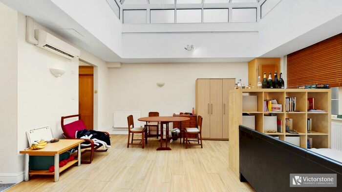 Studio To Rent In Mansell Street, Aldgate, London, E1