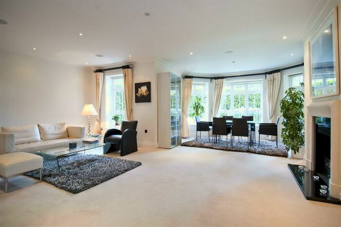 3 Bedroom Apartment To Rent In Mountview Close, Hampstead Garden Suburb, NW11