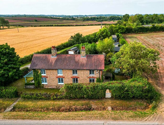 3 Bedroom Semi-Detached House For Sale In North Road, Weston, Newark, NG23