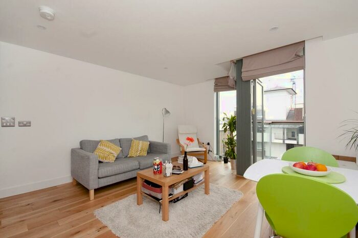 1 Bedroom Flat To Rent In Packington Street, Islington, N1